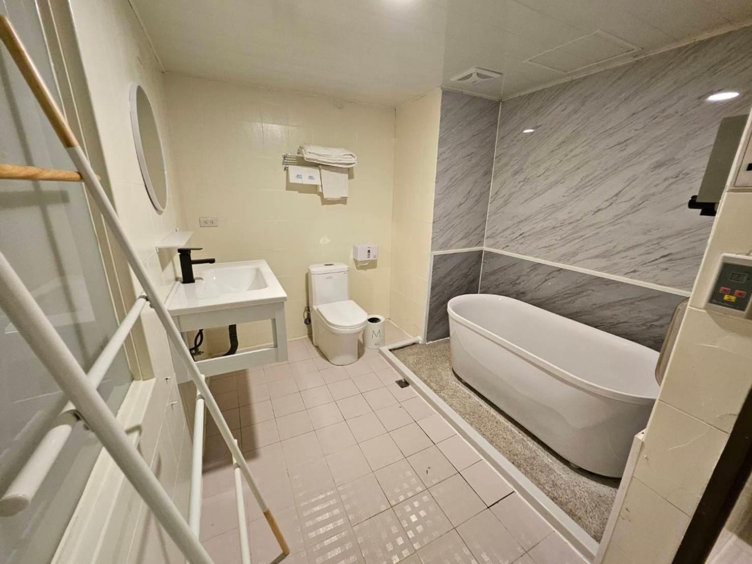 Joy Garden Hotel Гаосюн Екстер'єр фото